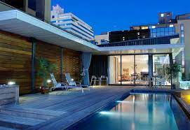 Rooftop Swimming Pool & Deck